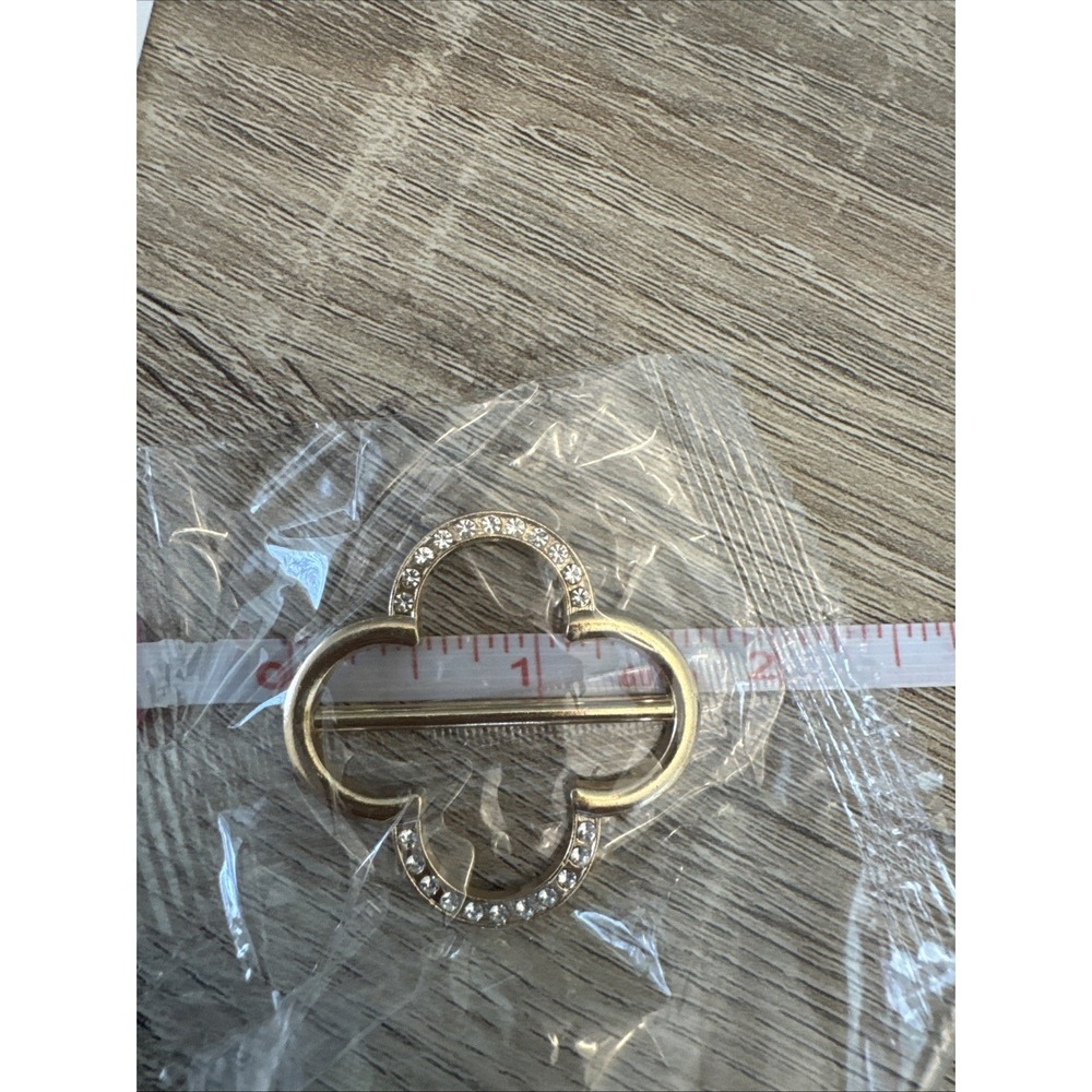 Gold Tone Scarf Clip Set Rhinestone Clover & Faux Pearl Round 1.5 in New - Picture 4 of 4